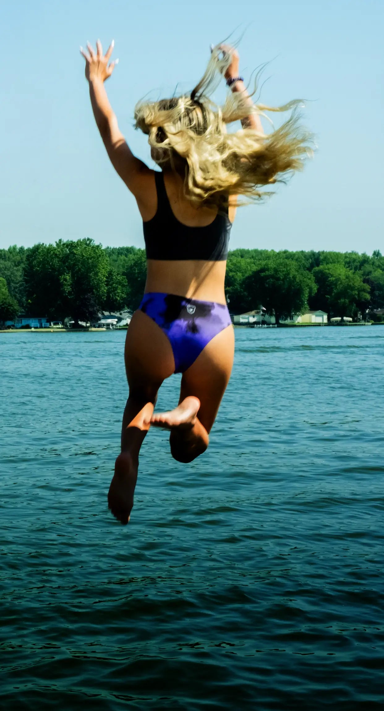 BA-lakeshoot-jump-mobile.webp